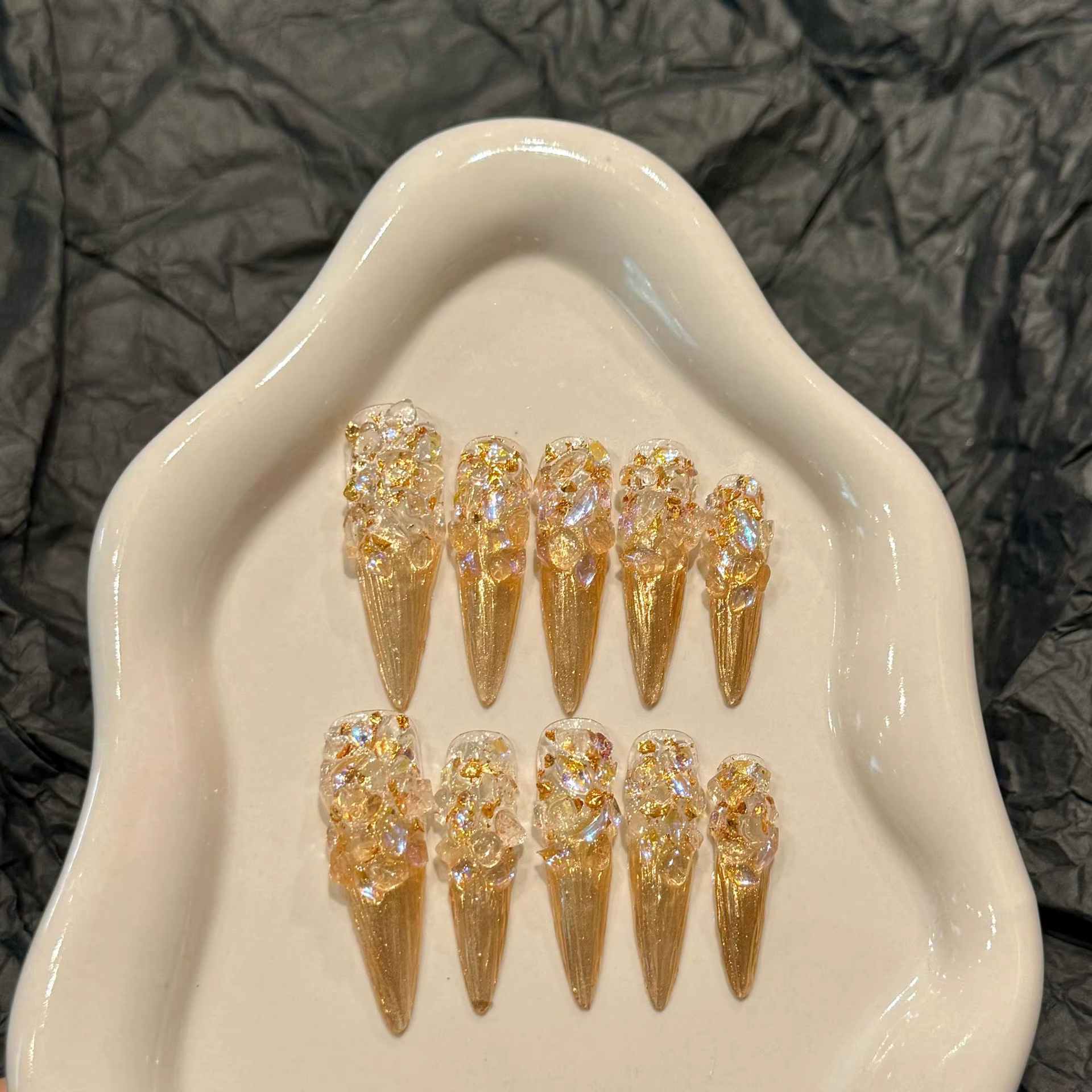 Faux ongles Stiletto en or brillant fait à la main