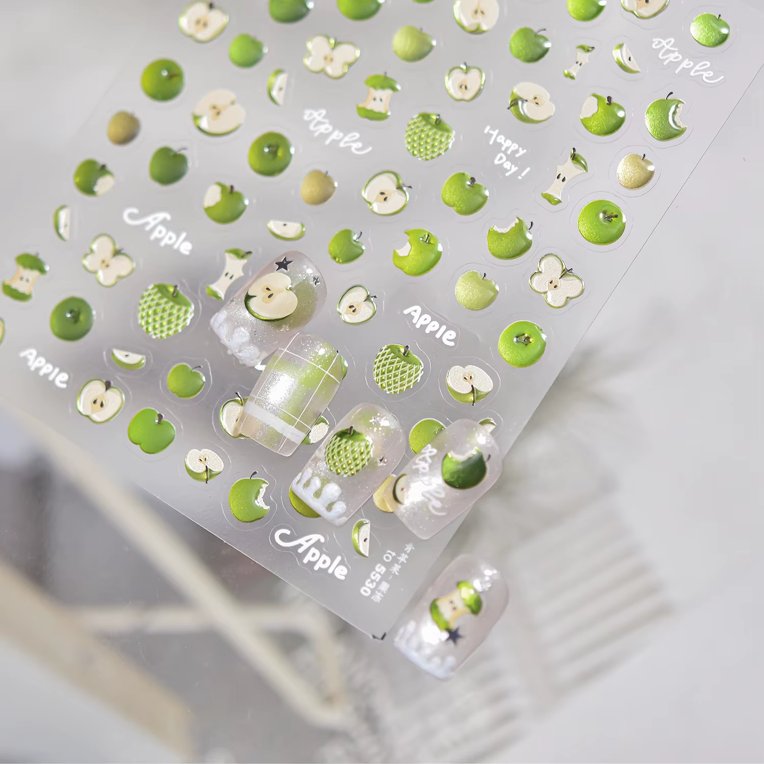 Autocollants pour ongles en forme de pomme rouge et verte