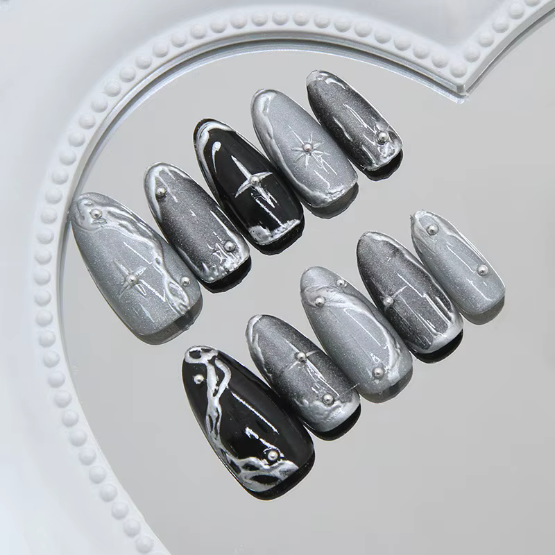 24 faux ongles noirs Y2K longs avec design tête d'amande