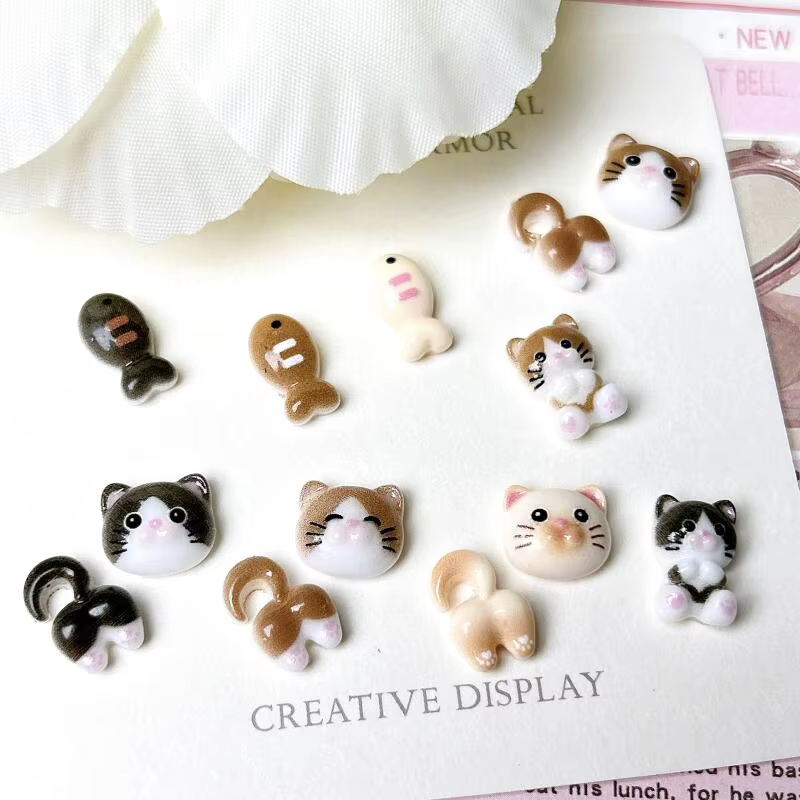20 pièces dessin animé mignon chat tête fesses Nail Art breloques peinture lumineuse petit poisson