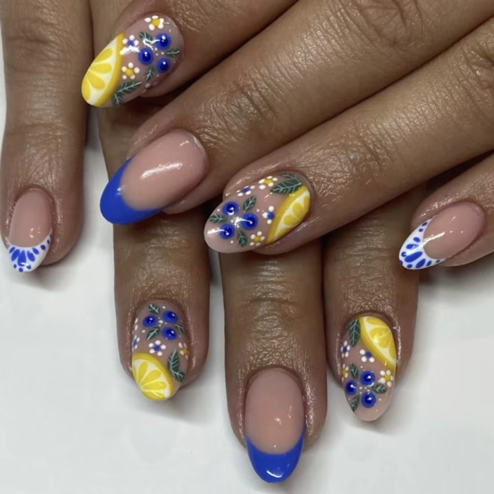 Mignon myrtille peint à la main portable Nail Art jaune français court rond faux ongles détachable fini