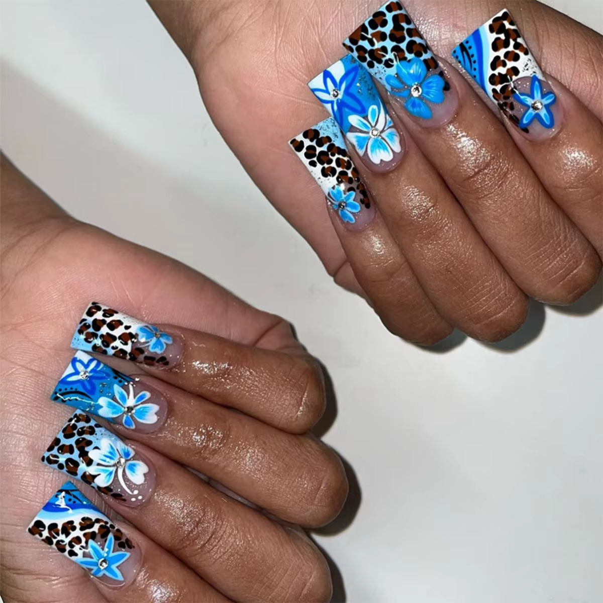 24 pièces imprimé léopard bec de canard presse sur ongles fleur bleue faux