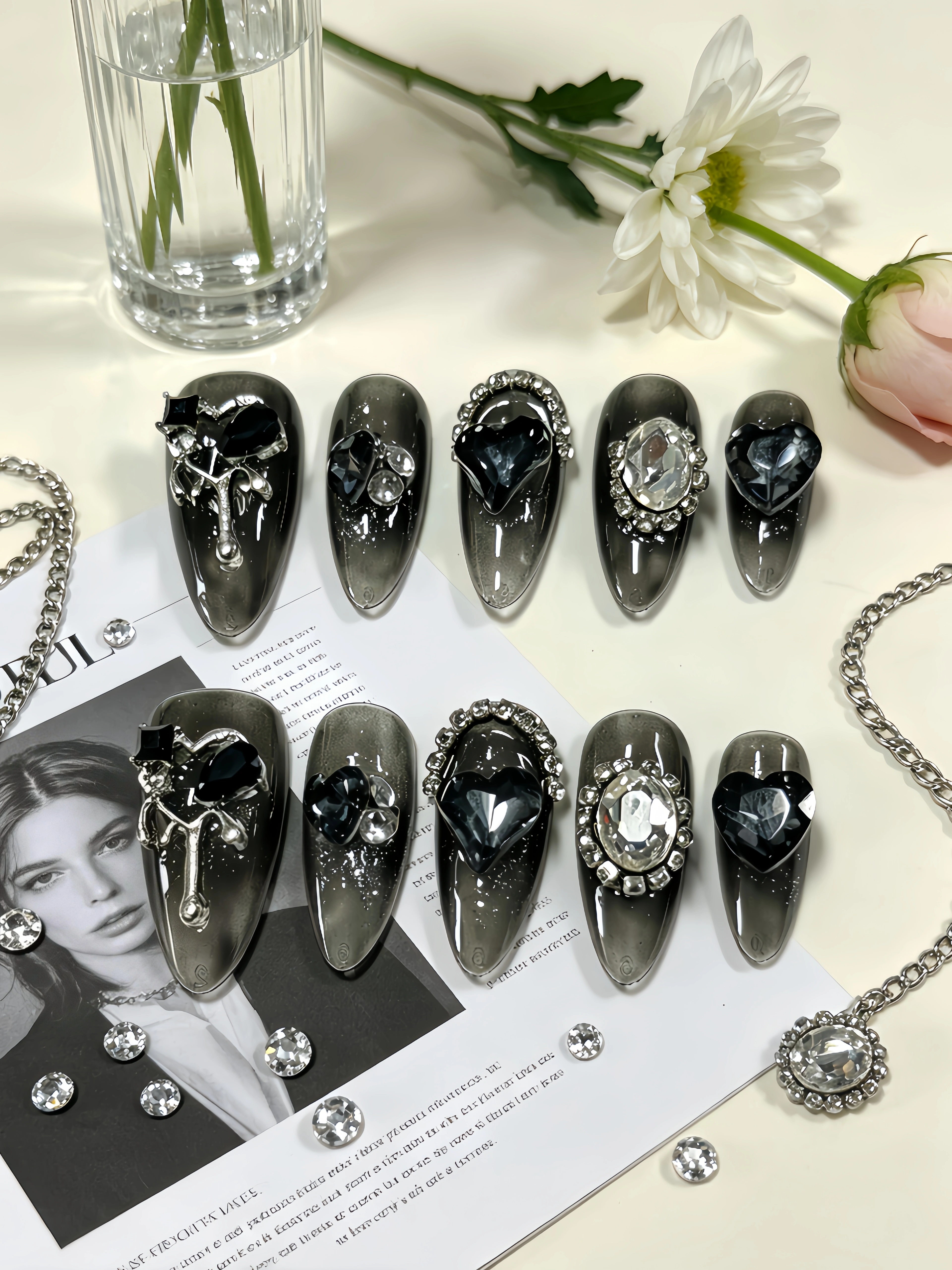 10 faux ongles de longueur moyenne en forme d'amande