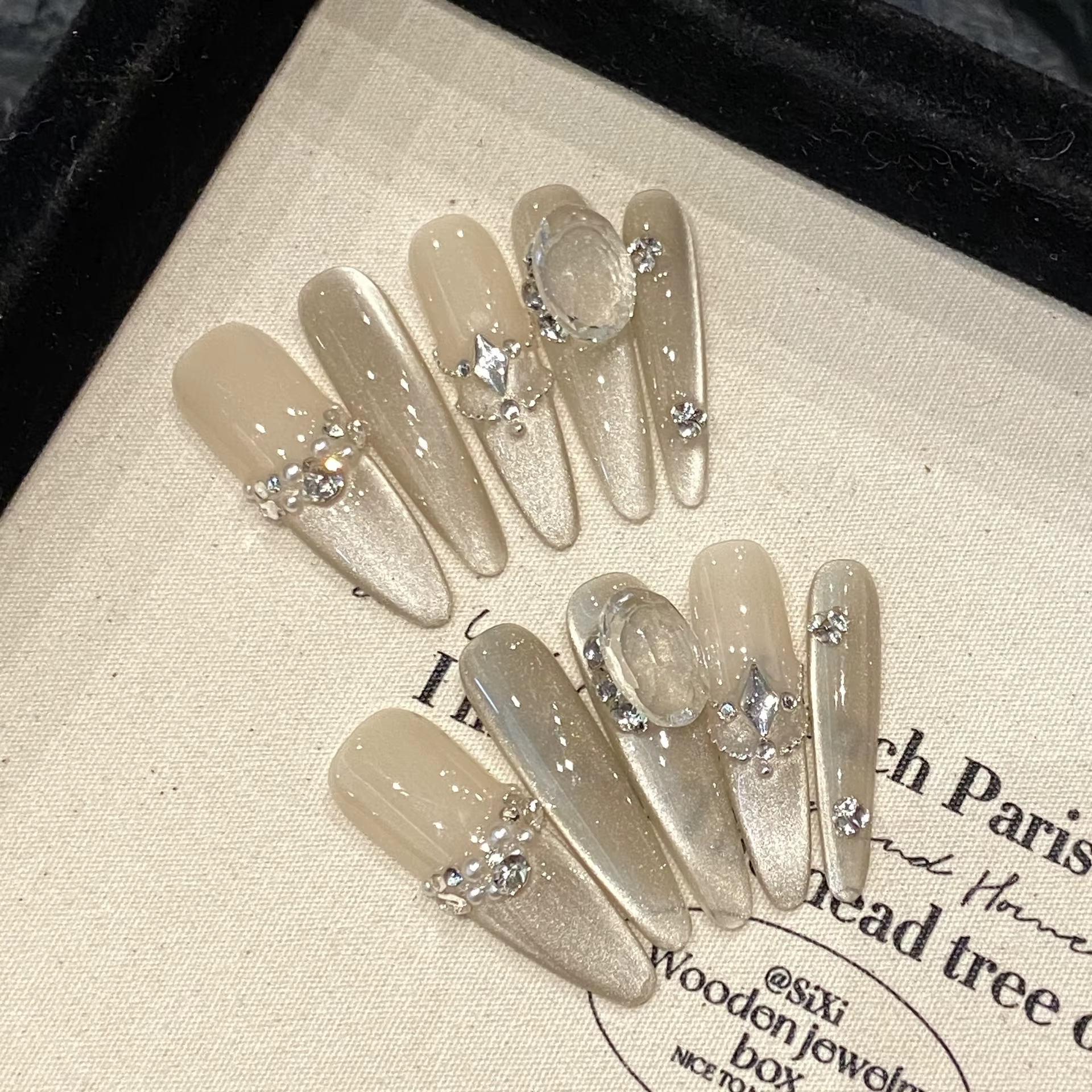 10 pièces couleur nue à la main presse sur les ongles brillant Dimoand
