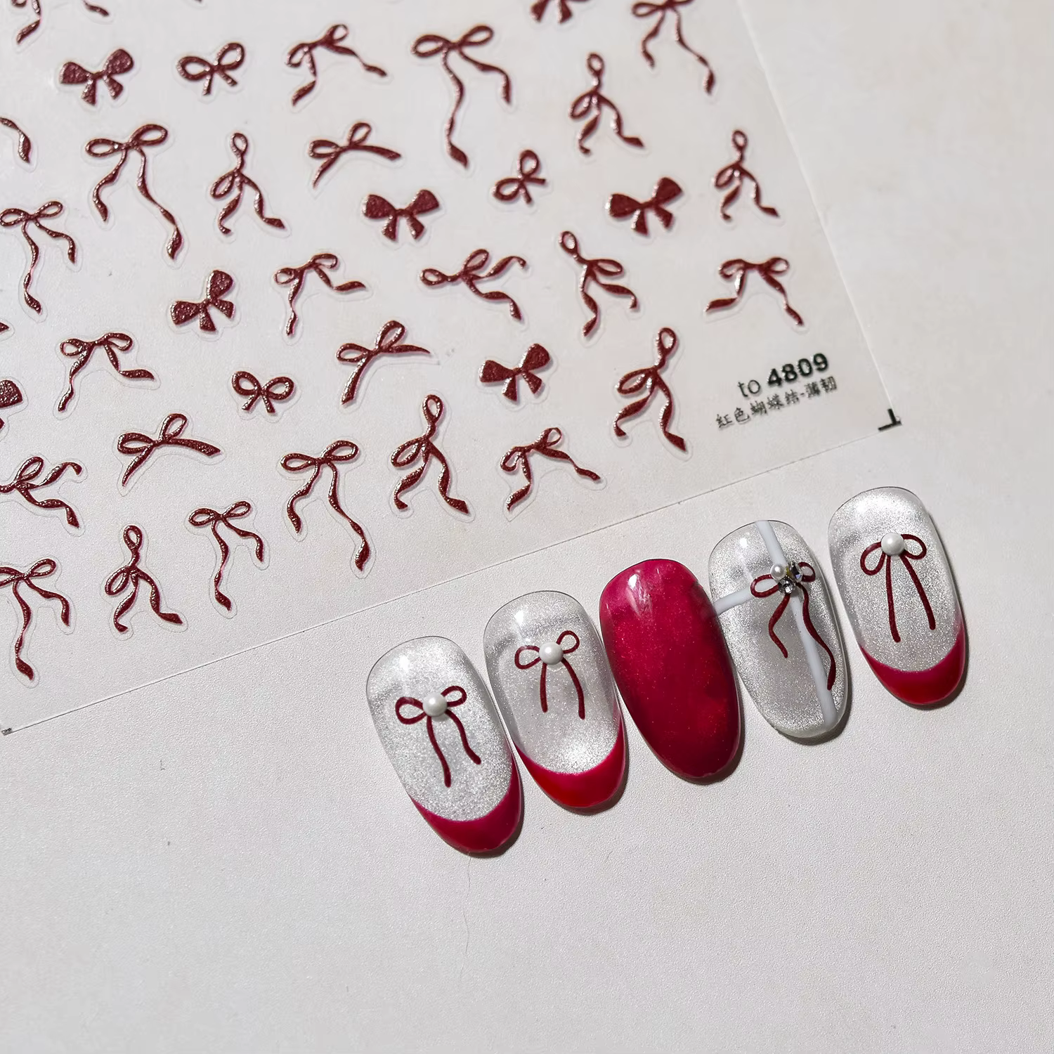 Autocollants pour ongles avec nœud en ruban rouge