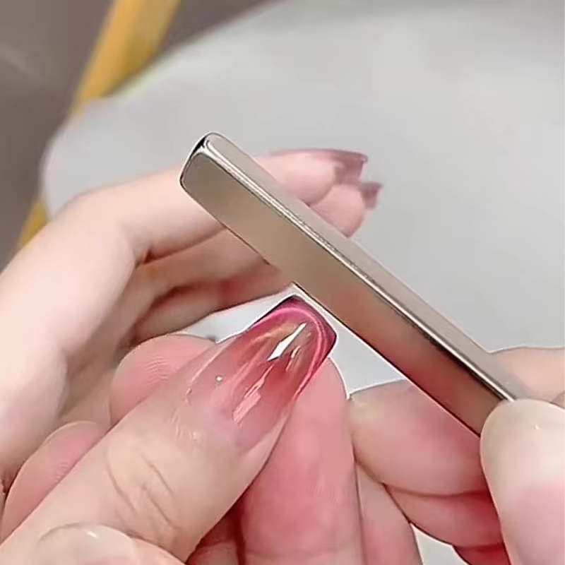 Aimant en bande pour ongles