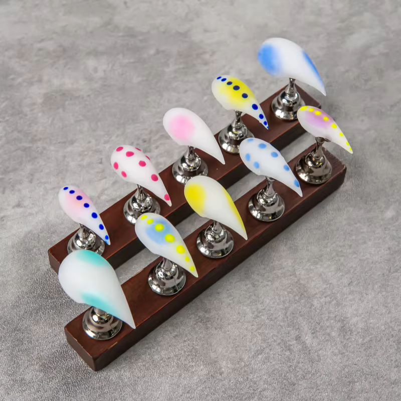Ongles press-on à pois macaron dégradés