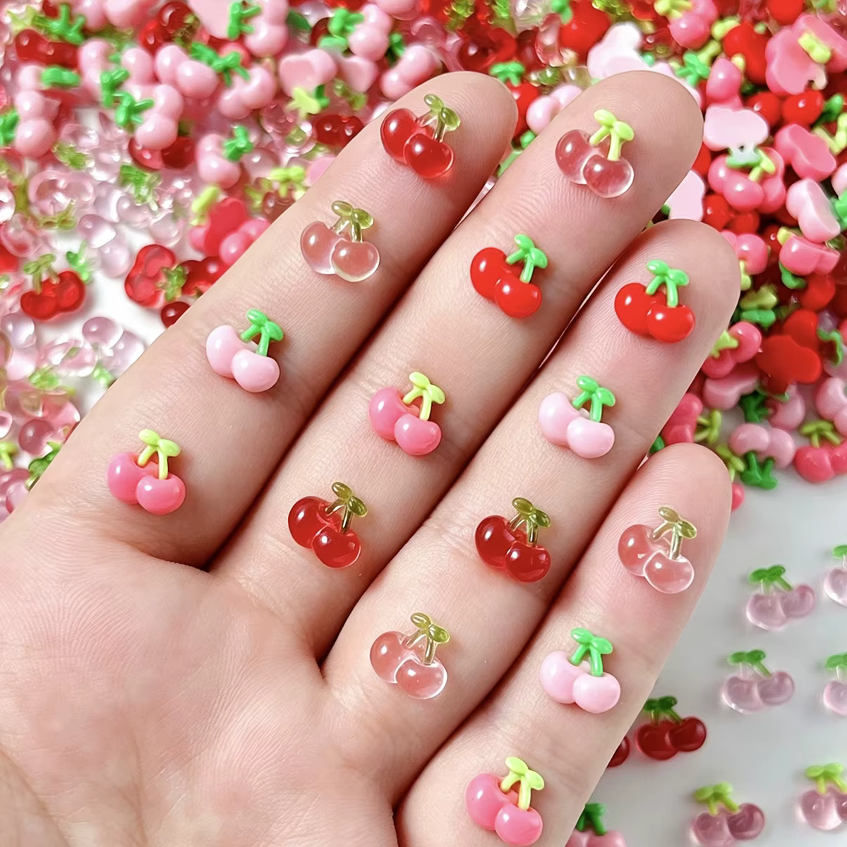 50 Pièces Breloques pour Ongles en Résine Cerise Couleur Unie Réalistes