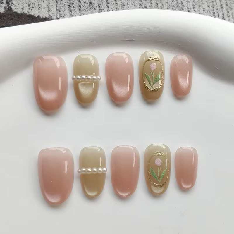 10 faux ongles press-on faits à la main