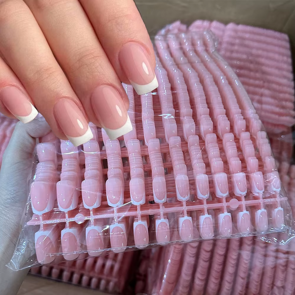 Faux ongles français en forme de cercueil