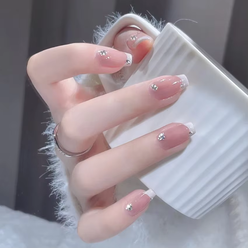 Faux Ongles Français N64.avec Pointes de Diamants