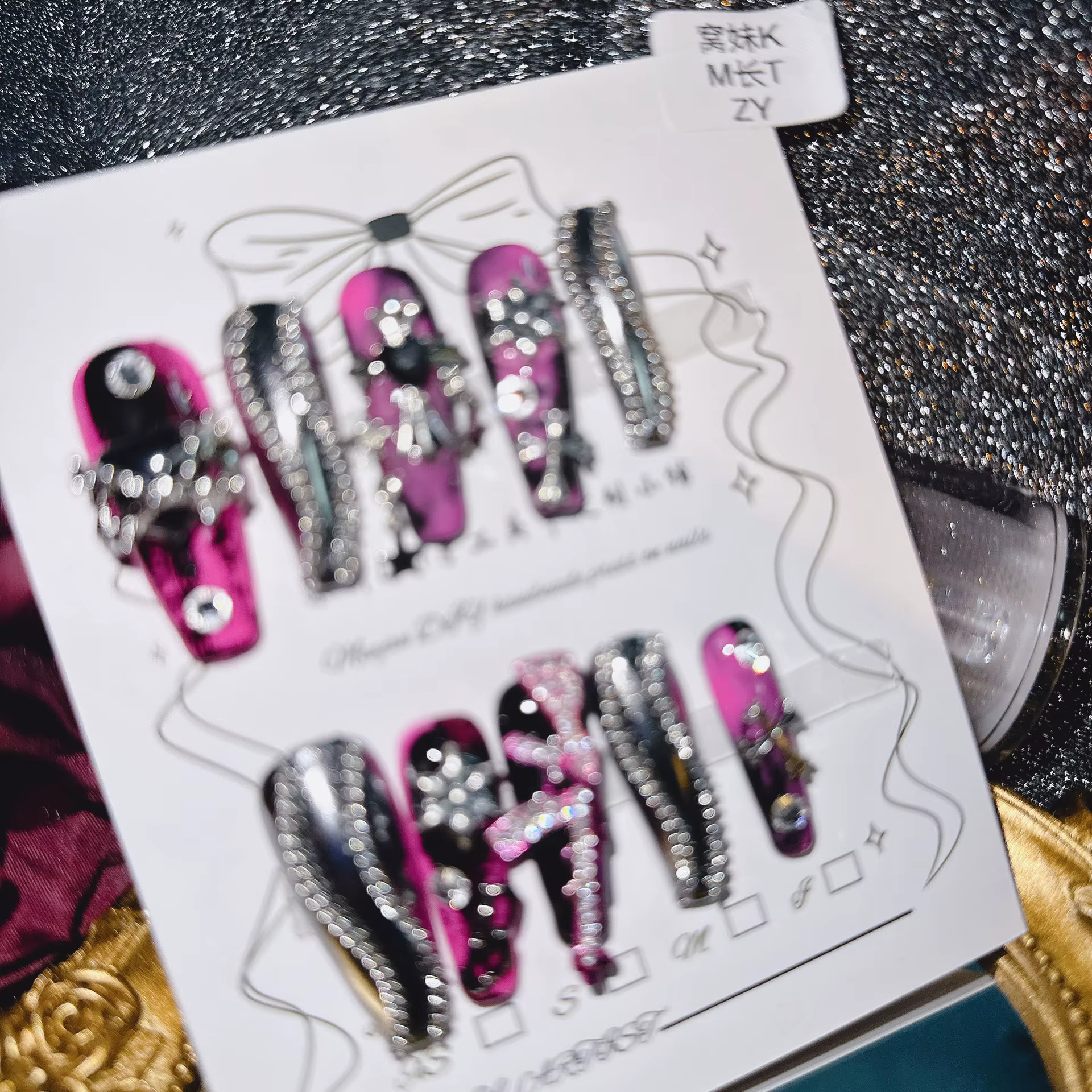 Gothique Punk - Style presse faite à la main - sur les ongles