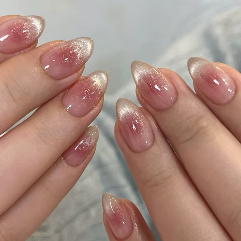 24 pièces tête ovale courte Blush rose presse sur les ongles avec des designs simples