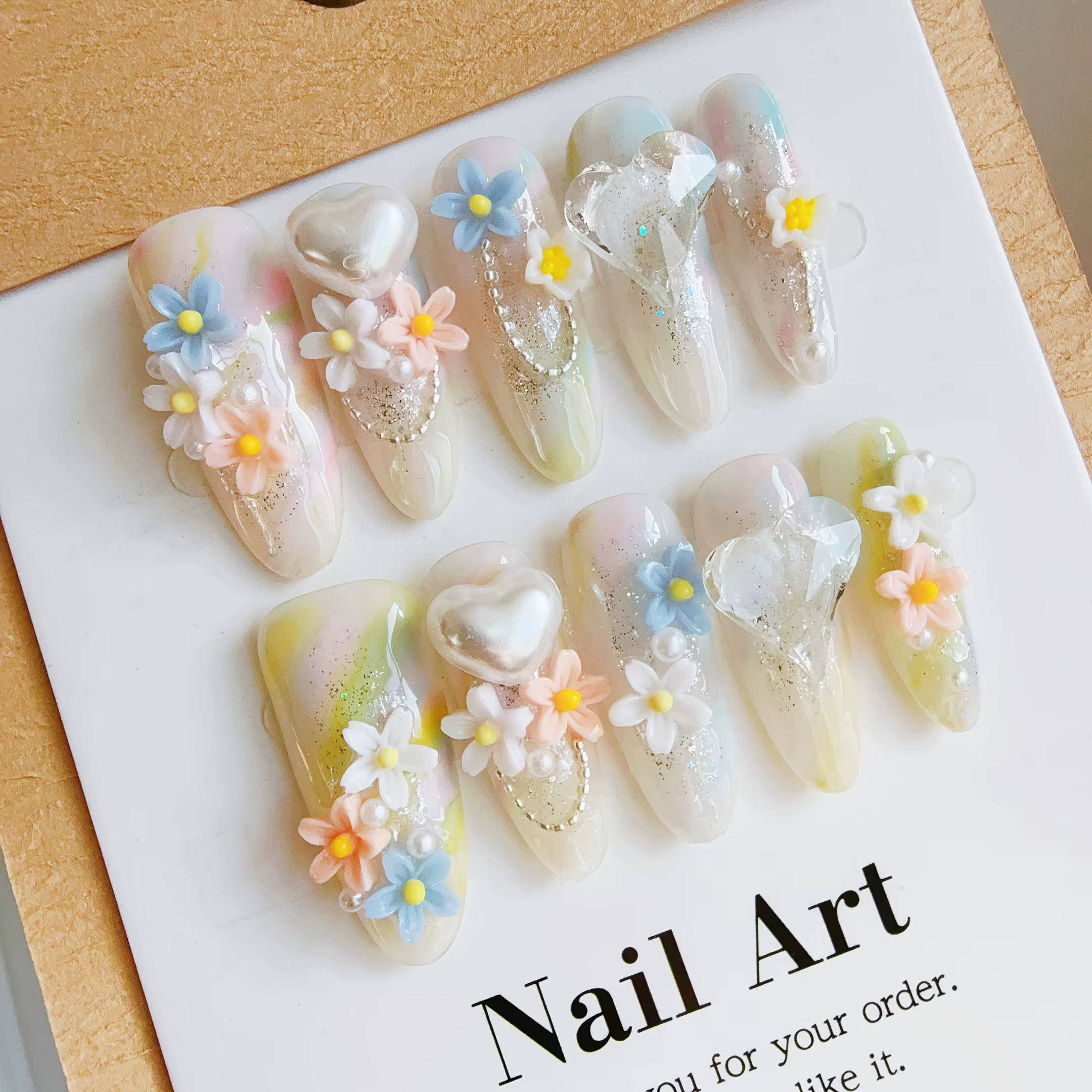 Faux ongles faits à la main