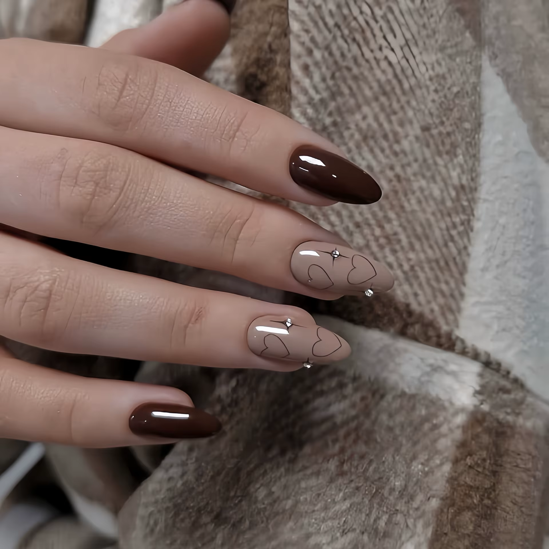 Faux ongles en amande rose clair pour filles