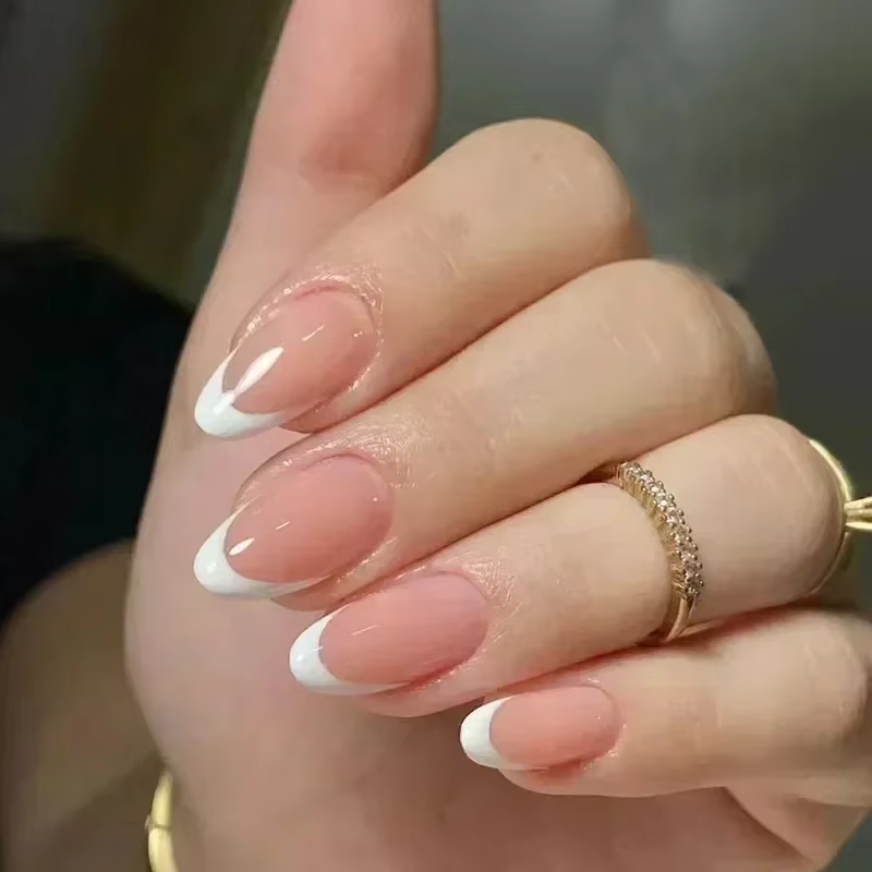 Faux ongles français en amande
