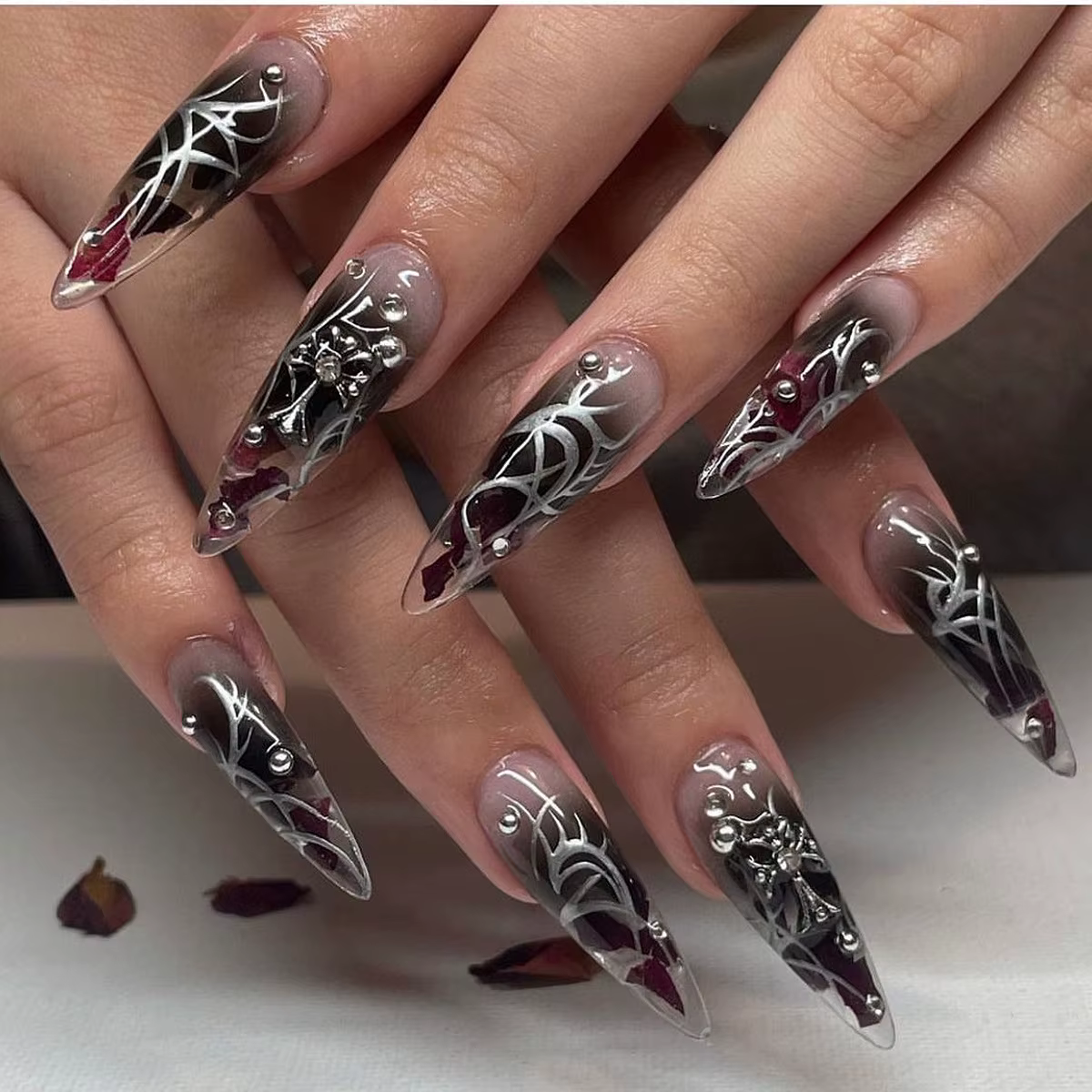 Rouge Halo teinture tache de sang conception longue pointe faux ongles Halloween détachable fini