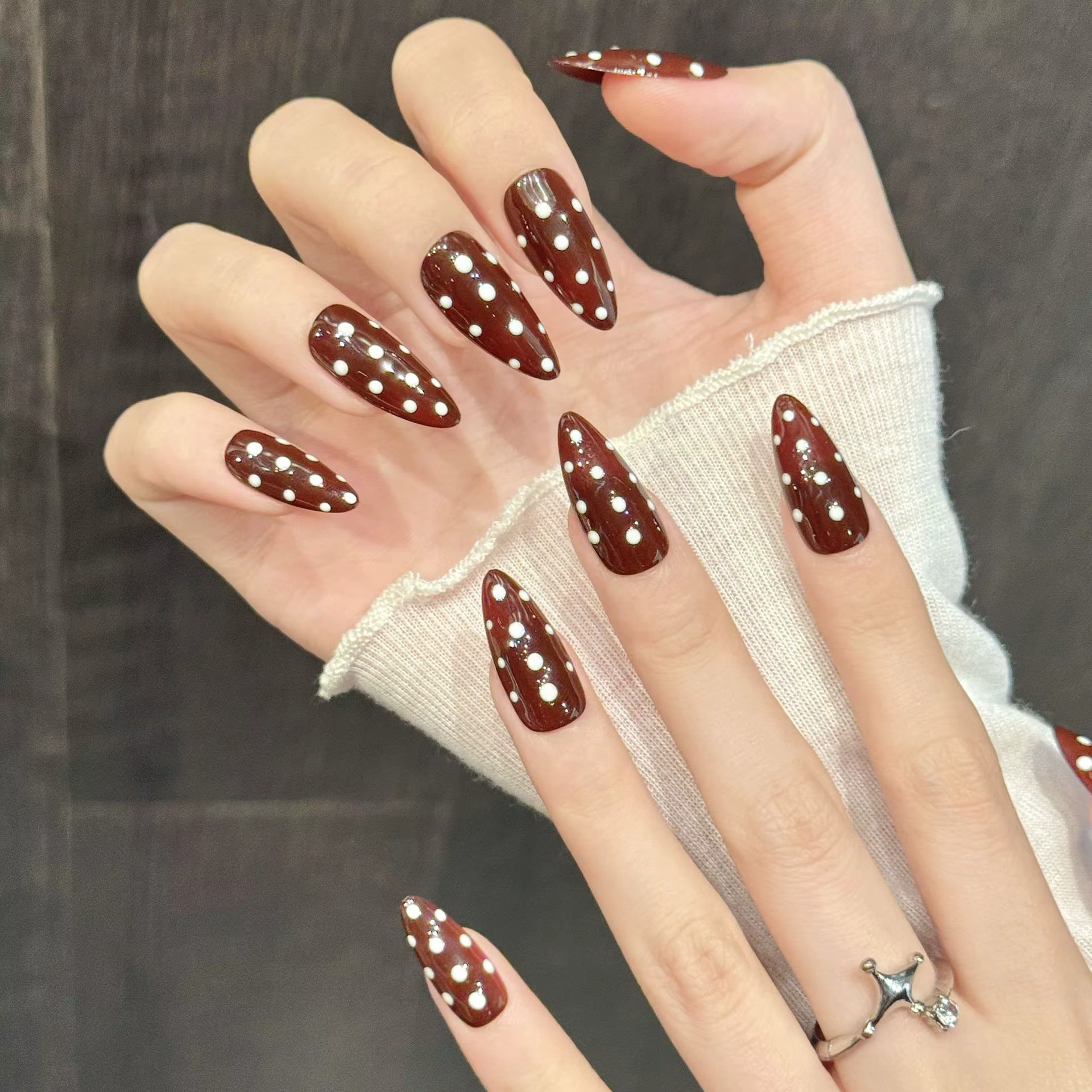10 pièces automne hiver faux ongles faits à la main nu brun amande Simple