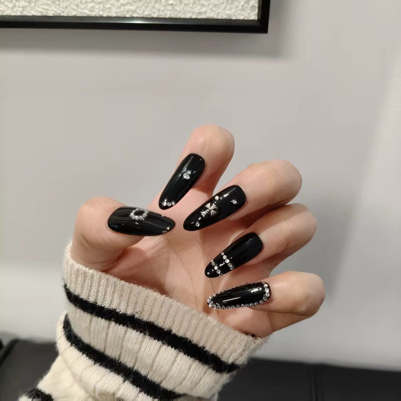 Coffret de 10 ongles ovales faits à la main