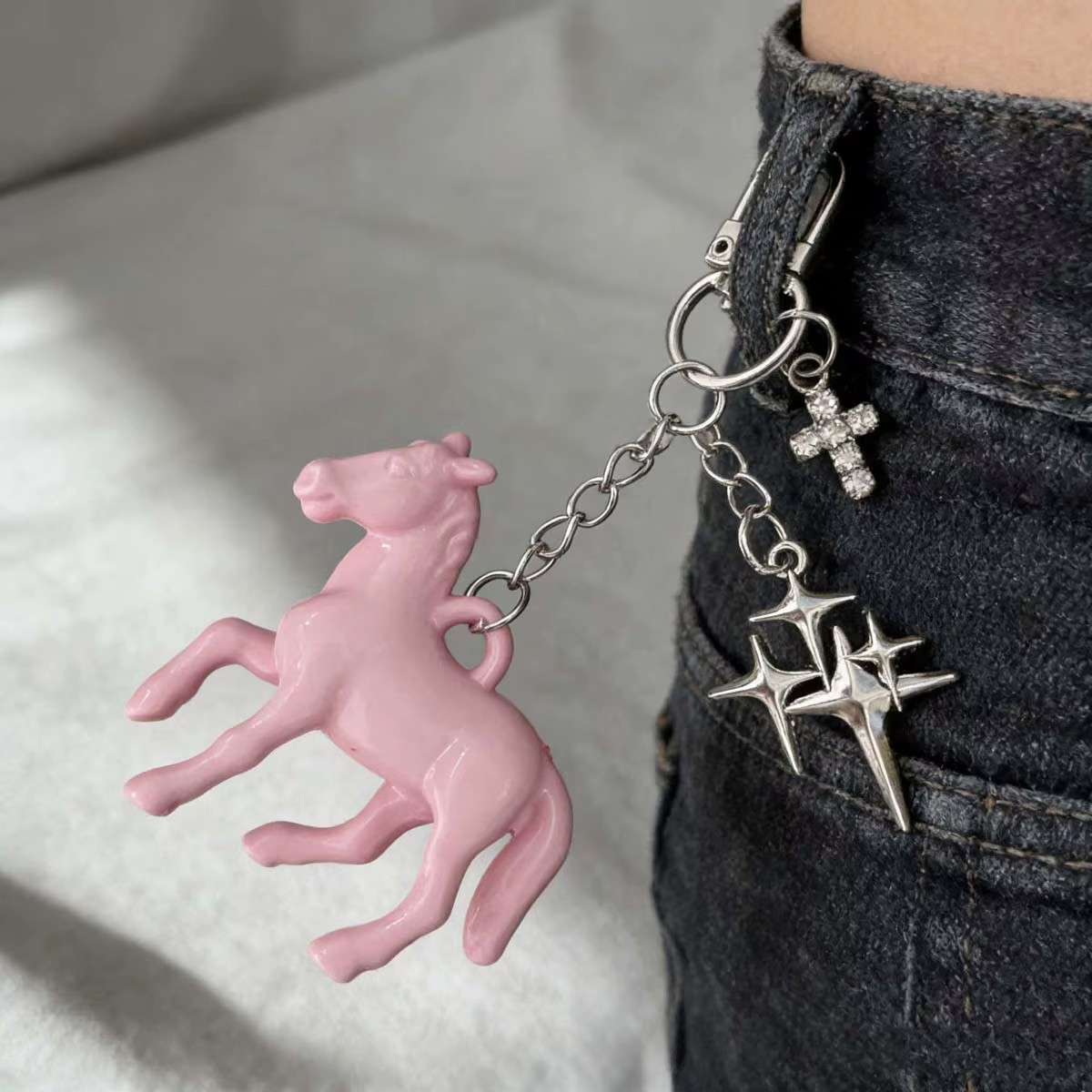 Porte-clés en acrylique pour femmes, mignon, Animal de dessin animé, stéréoscopique, petit cheval, multifonctionnel, chaînes, accessoires de décoration