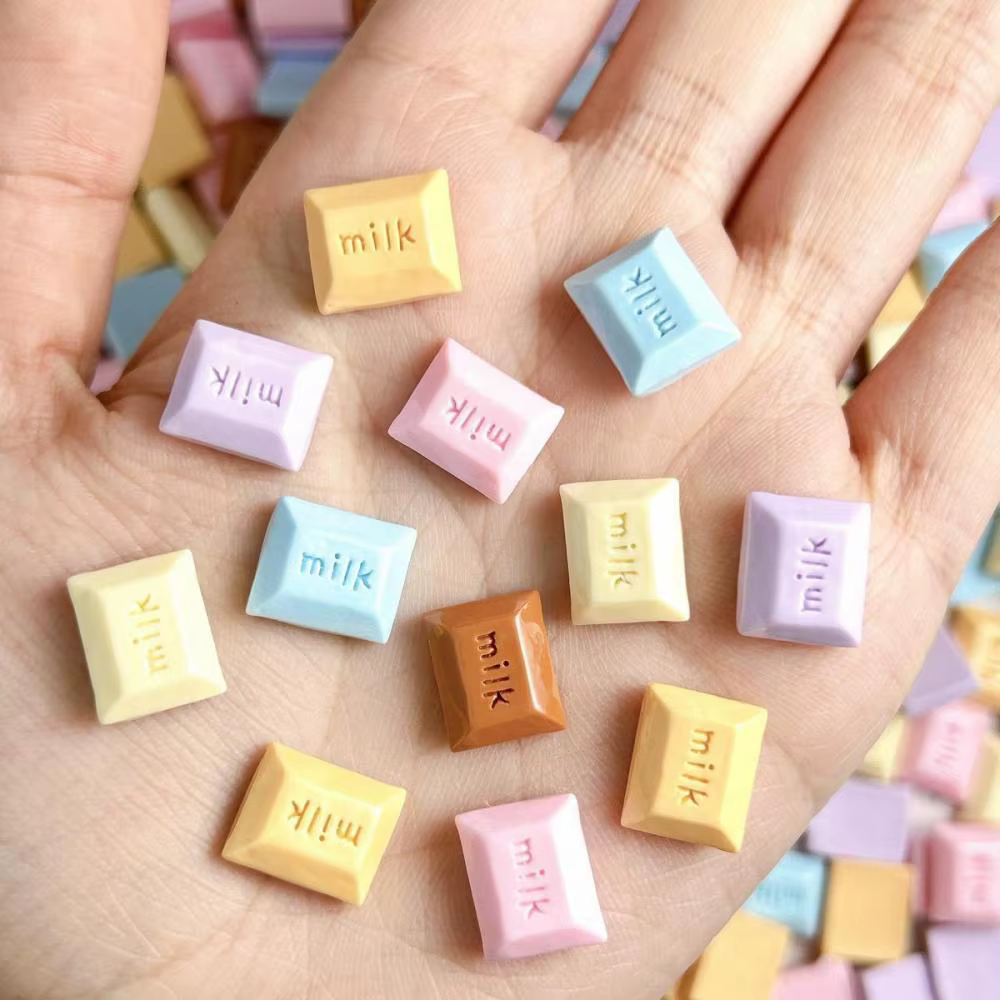 Décorations d'ongles en résine de chocolat au lait pour le bricolage à la main