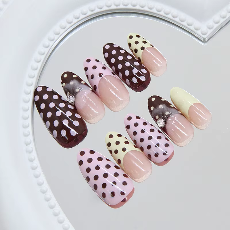 Faux ongles à presser en amande