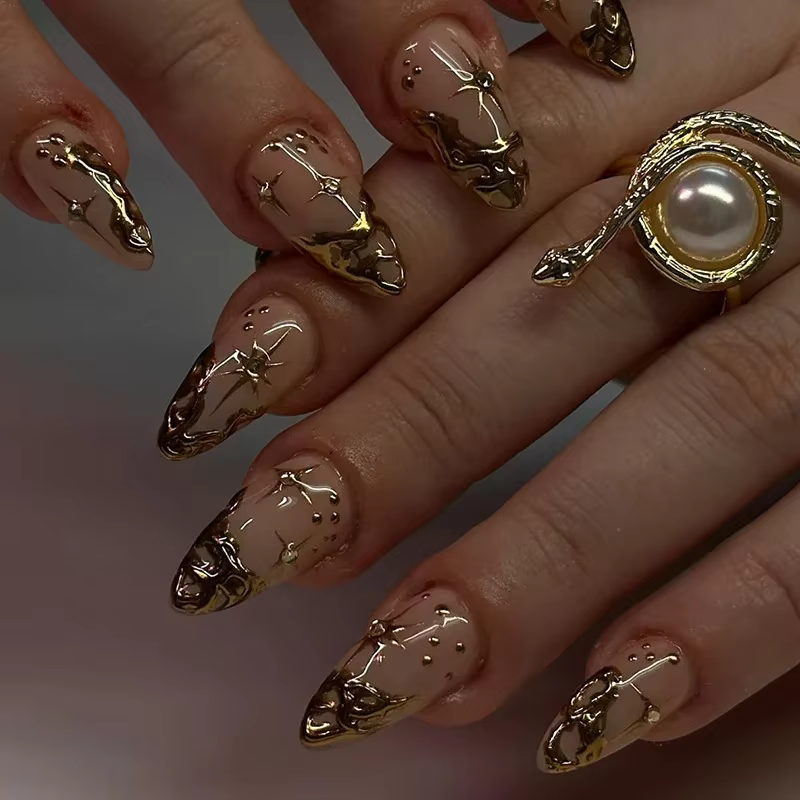 Faux ongles français simples avec tête d'amande