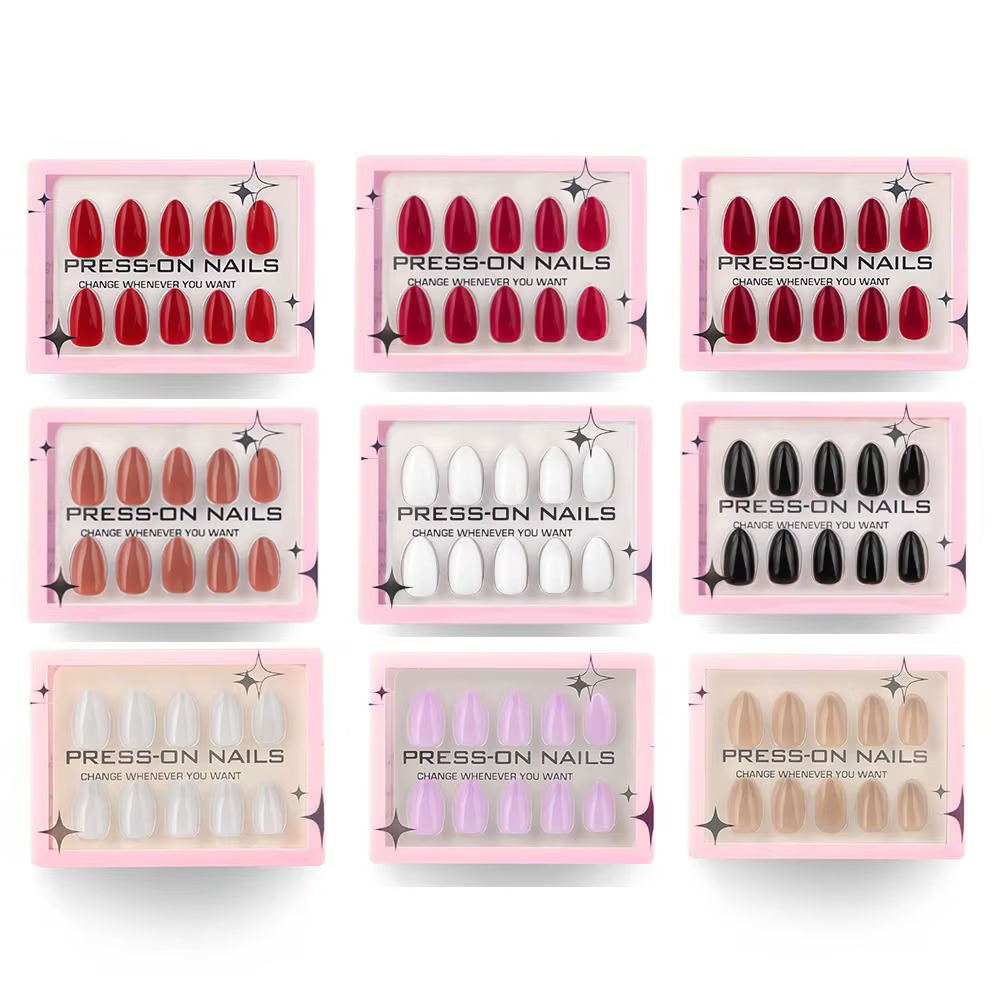 Faux ongles longs en amande pour manucure