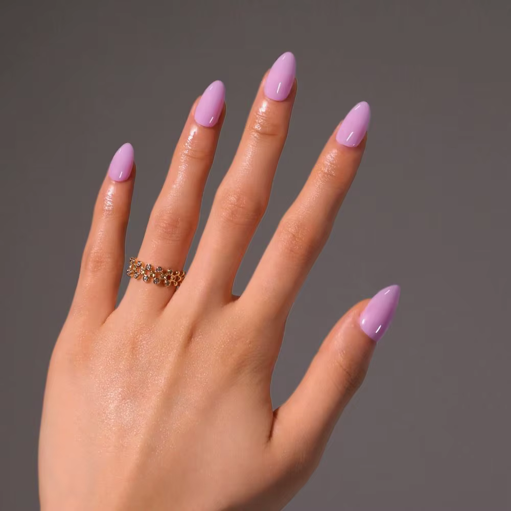 Faux ongles longs en amande pour manucure
