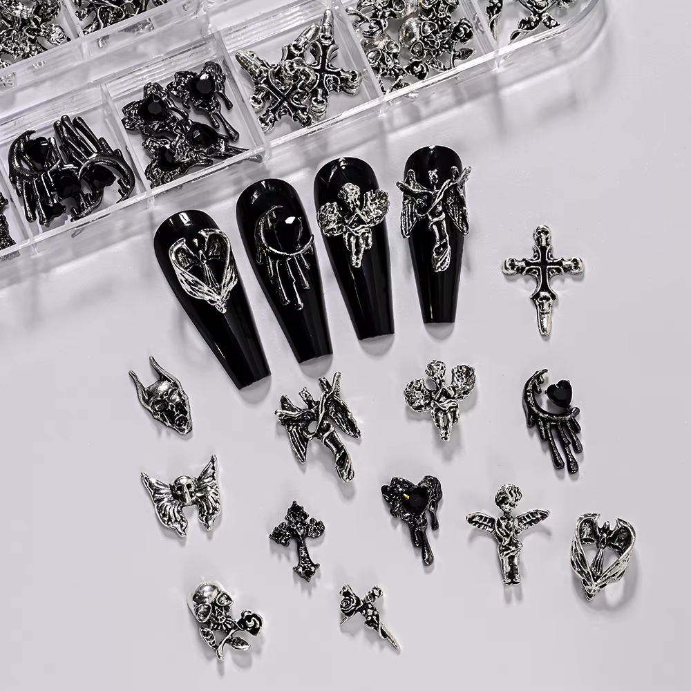 12 Grille 3D Halloween Punk rétro alliage croix ongles breloques Y2k gothique métal pistolet noir argent crâne