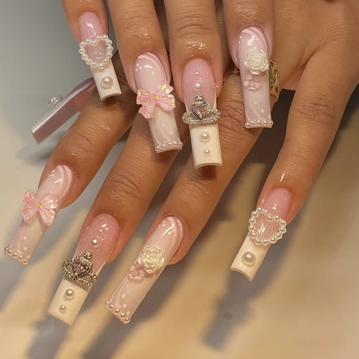 24 pièces une boîte Style européen et américain étendu portant tuyau d'eau français perceuse à ongles papillon perle