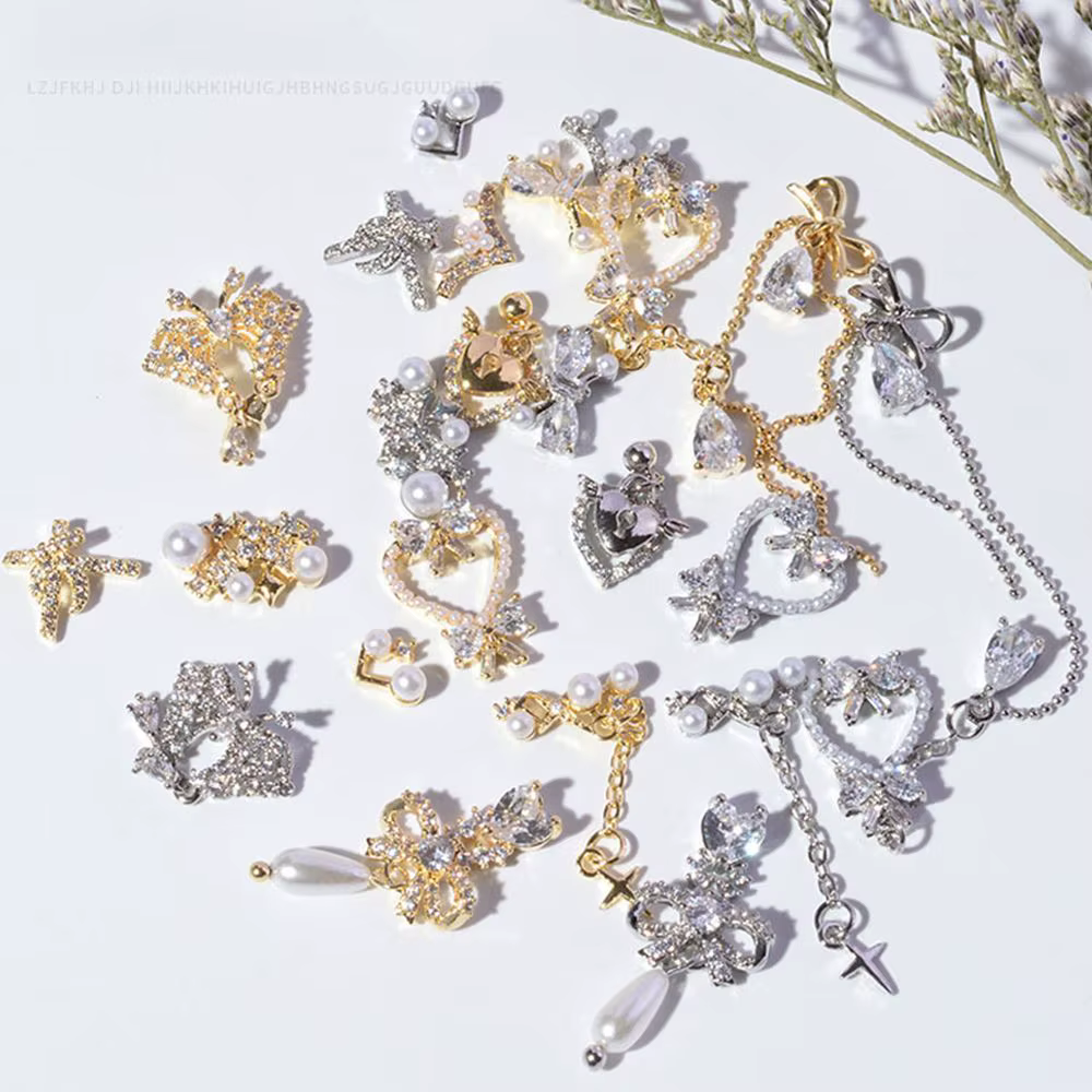 Accessoires de manucure en forme de cœur et de papillon, décorations pour Nail Art, bijoux en Zircon, pendentif en alliage, chaîne, nœud, strass pour ongles