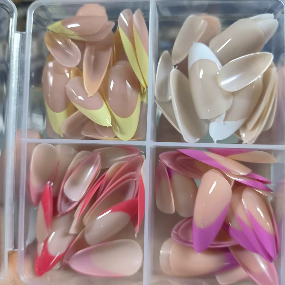 Faux ongles français en amande
