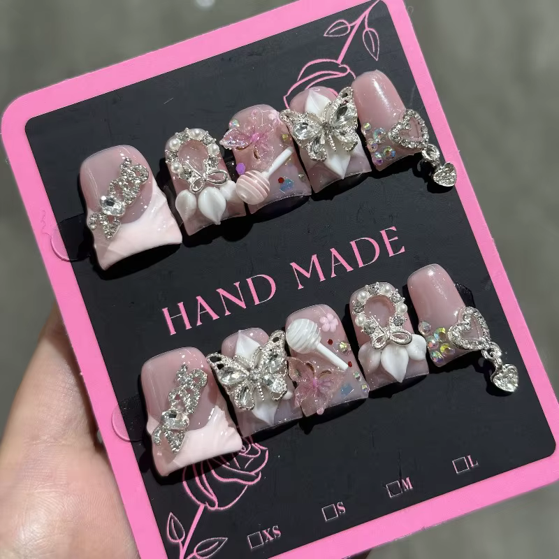 Nouveaux faux ongles courts à presser