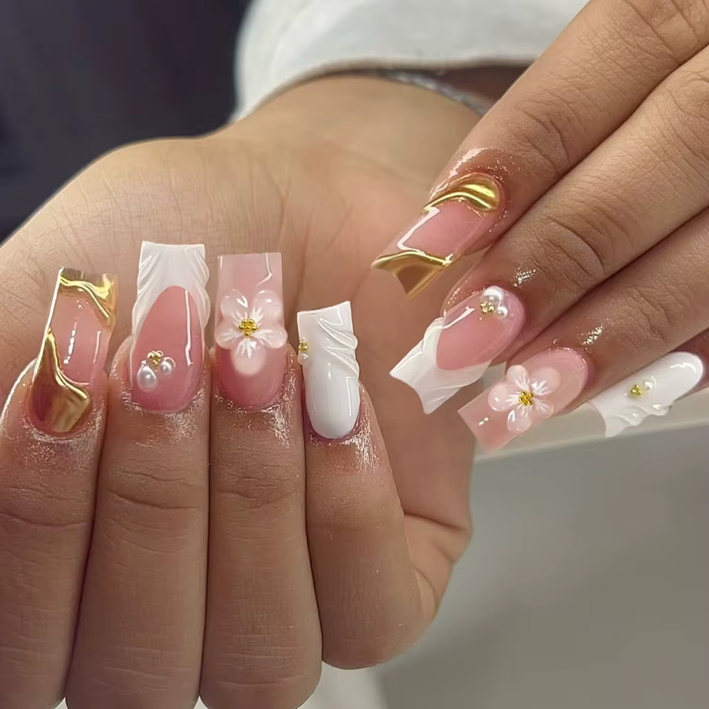 24 pièces Long carré 3D tridimensionnel Gelnail fait des ongles de fleur avec perle décorer conception blanc français