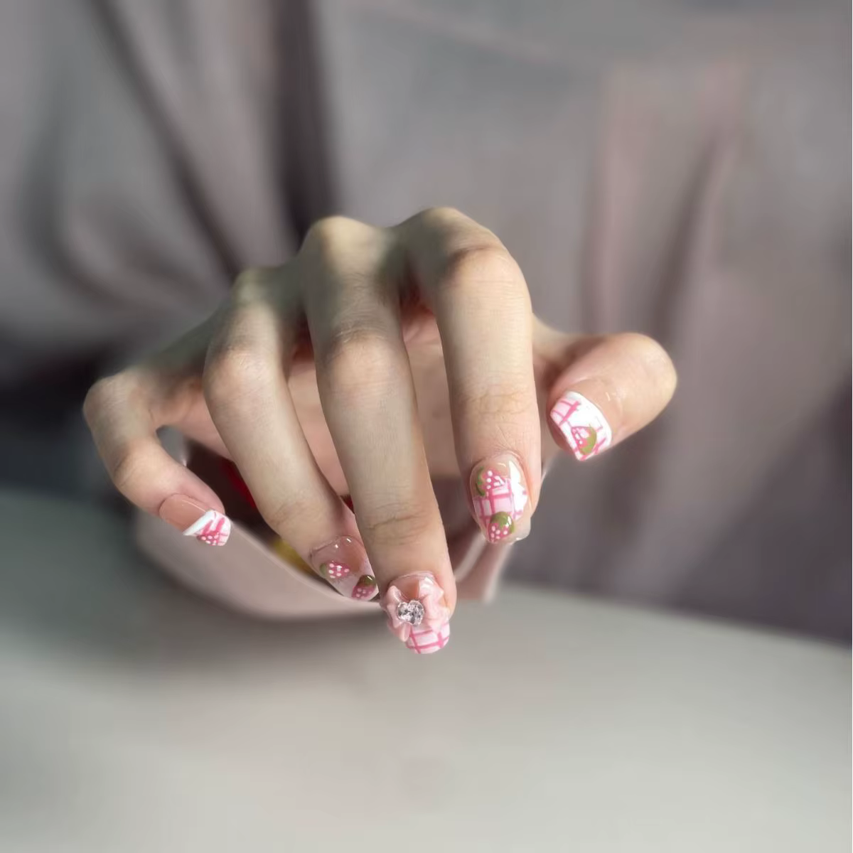 10 pièces rose à la main presse sur Nail Art avec mignon peint