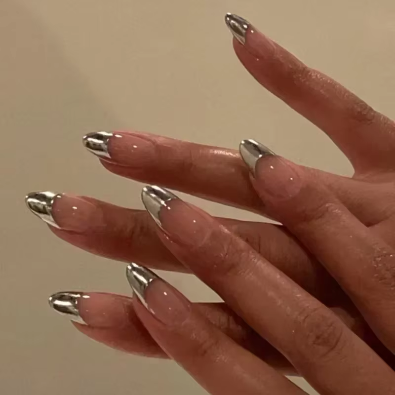 Faux ongles français en amande