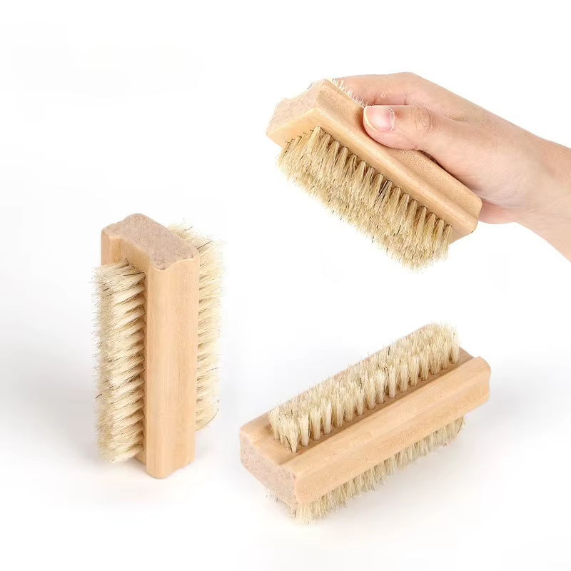 Brosse à ongles double face avec manche en bois