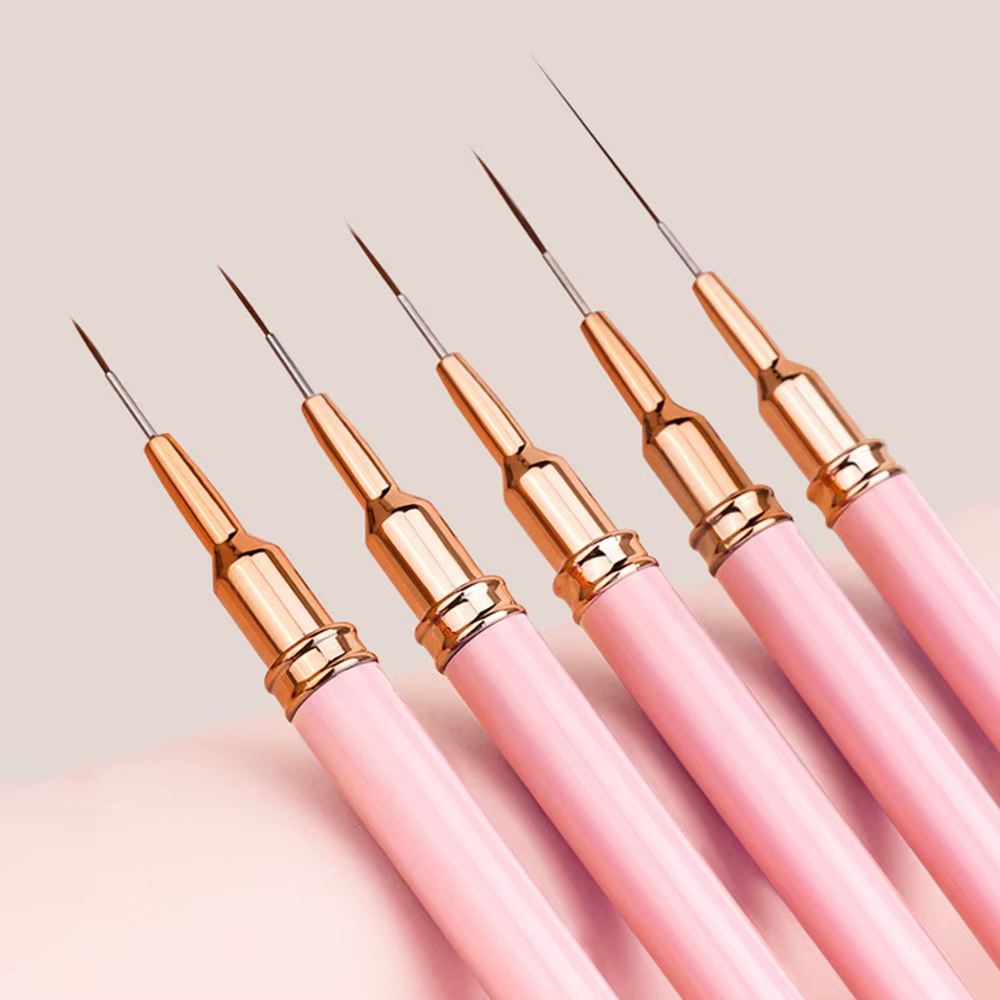 Pinceaux roses pour Nail Art