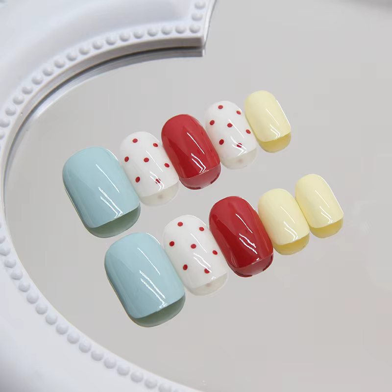 24 faux ongles collés, mignons