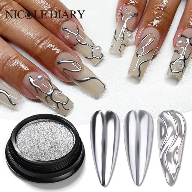Poudre à paillettes argentées pour ongles