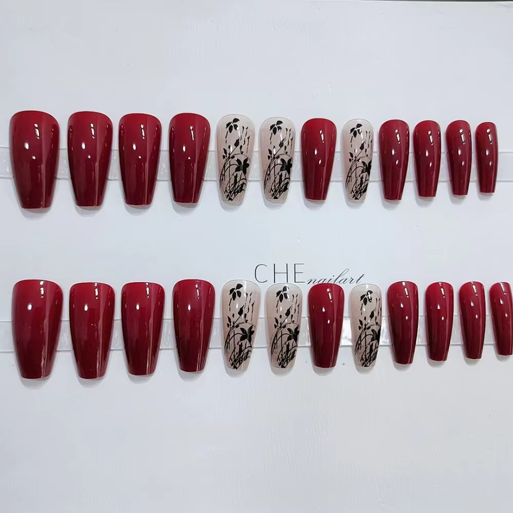 Faux ongles français longs de forme trapézoïdale