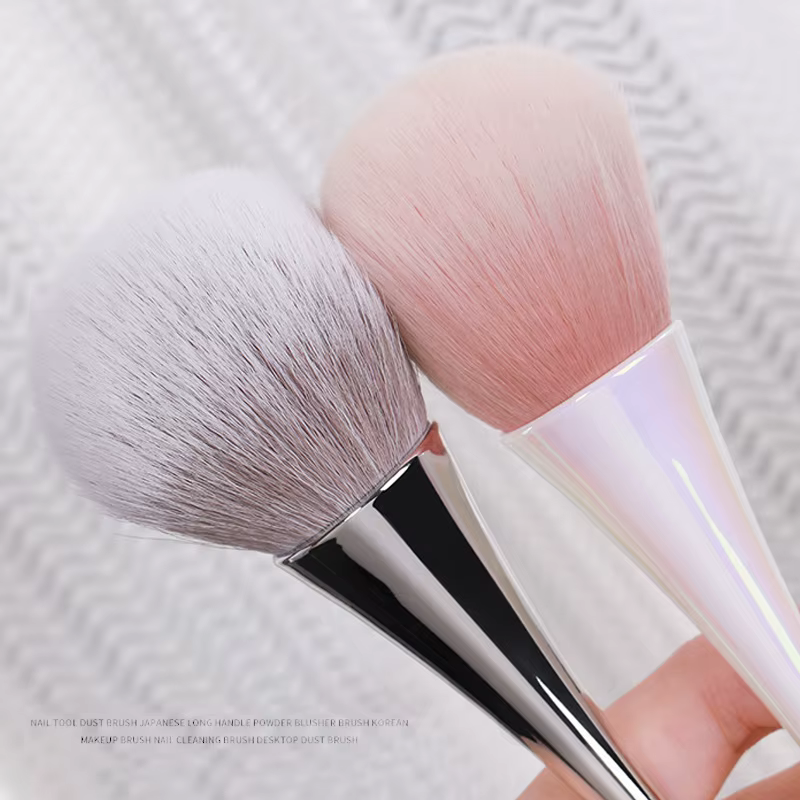 Brosse pour nettoyer la poussière des ongles