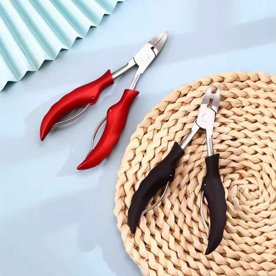 Outils de manucure pour ongles: pince à cuticules