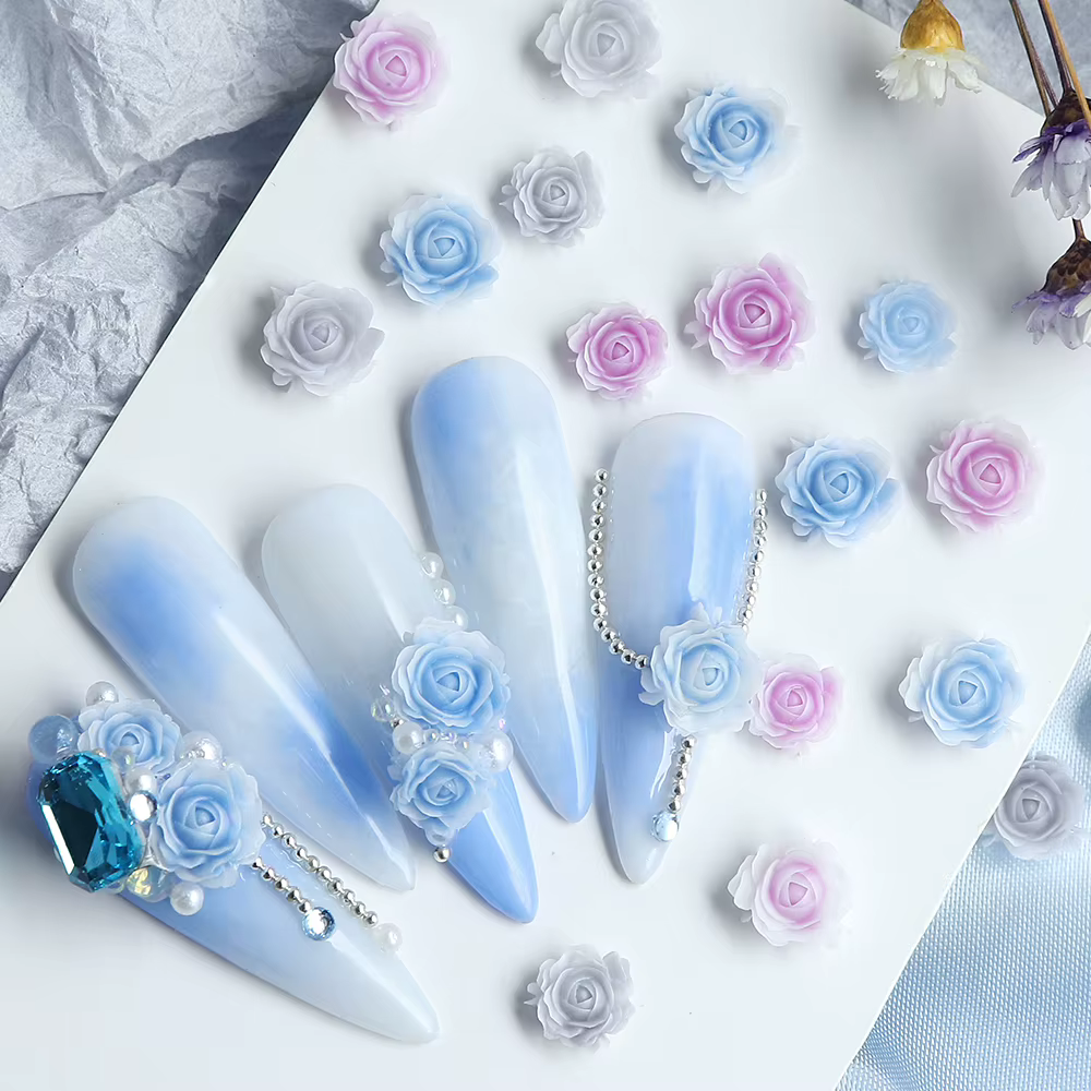 Mélange de fleurs de rose sculptées pour la décoration des ongles