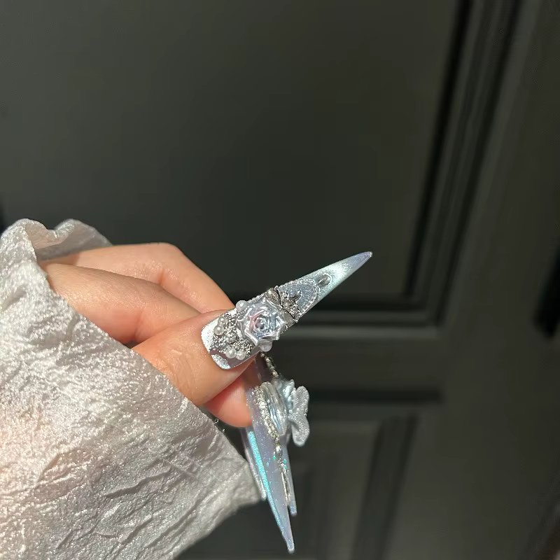 10 faux ongles faits à la main