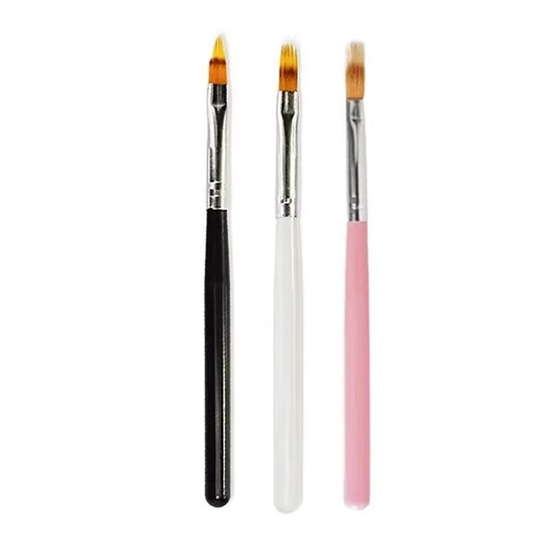 Pinceau à ongles dentelé