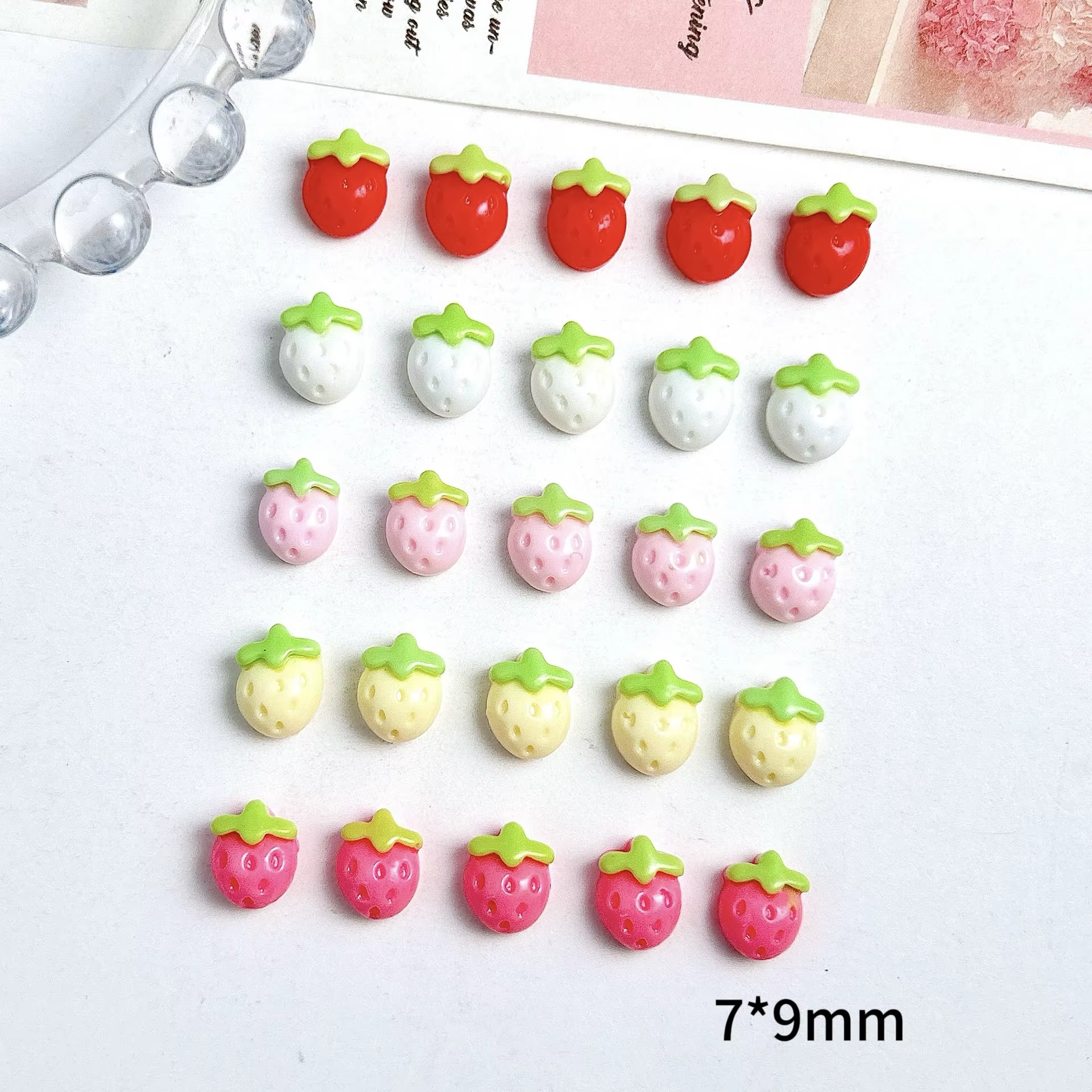 Breloques pour ongles en résine de fraise