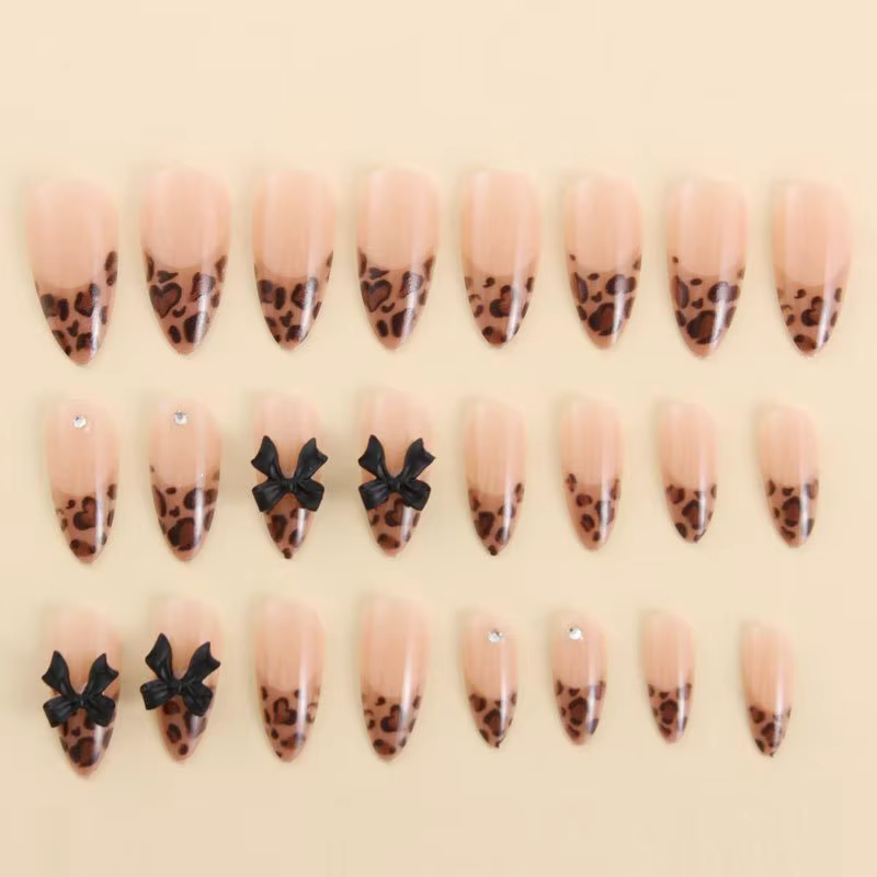 24 faux ongles français en amande