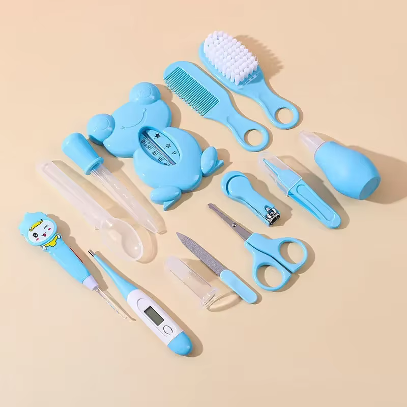 Kit Essentiel pour Bébé 13 Pièces : Ensemble de Brosses, Soins Capillaires, Thermomètre, Coupe-Ongles pour Nouveau-né
